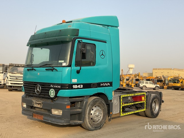 2001 Mercedes-Benz Actros 1843 4x2 S/A Sleeper Truck Tractor - Vetopöytäauto: kuva 2001 Mercedes-Benz Actros 1843 4x2 S/A Sleeper Truck Tractor - Vetopöytäauto 2001 Mercedes-Benz Actros 1843 4x2 S/A Sleeper Truck Tractor - Vetopöytäauto: kuva 2001 Mercedes-Benz Actros 1843 4x2 S/A Sleeper Truck Tractor - Vetopöytäauto