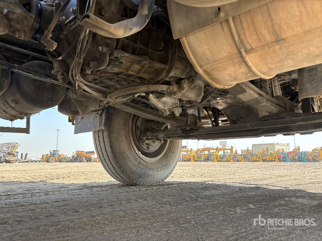 2012 Renault Kerax 440DXi 6x4 T/A Sleeper Truck Tractor - Vetopöytäauto: kuva 2012 Renault Kerax 440DXi 6x4 T/A Sleeper Truck Tractor - Vetopöytäauto 2012 Renault Kerax 440DXi 6x4 T/A Sleeper Truck Tractor - Vetopöytäauto: kuva 2012 Renault Kerax 440DXi 6x4 T/A Sleeper Truck Tractor - Vetopöytäauto