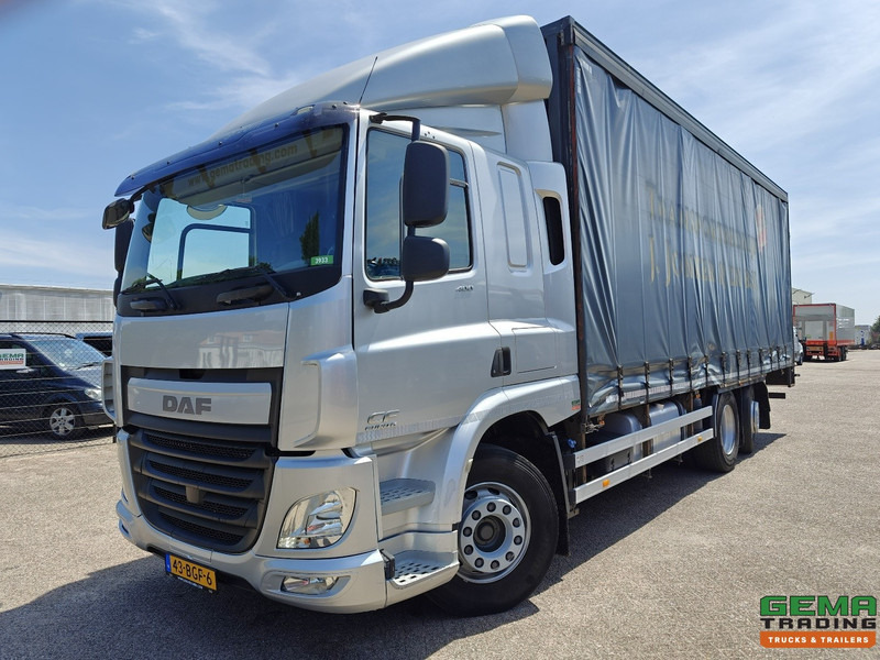 DAF CF 400 FAN 6x2/4 SpaceCab Euro6A - Schuifzeilenbak 7.7m + Laadklep 2000kg - HH Vloer - AanhangerKoppeling - Pressukapelli kuorma-auto: kuva DAF CF 400 FAN 6x2/4 SpaceCab Euro6A - Schuifzeilenbak 7.7m + Laadklep 2000kg - HH Vloer - AanhangerKoppeling - Pressukapelli kuorma-auto DAF CF 400 FAN 6x2/4 SpaceCab Euro6A - Schuifzeilenbak 7.7m + Laadklep 2000kg - HH Vloer - AanhangerKoppeling - Pressukapelli kuorma-auto: kuva DAF CF 400 FAN 6x2/4 SpaceCab Euro6A - Schuifzeilenbak 7.7m + Laadklep 2000kg - HH Vloer - AanhangerKoppeling - Pressukapelli kuorma-auto