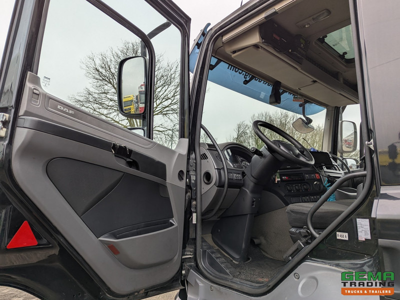 Interior photo 1: Refrigeraattori kuorma-auto DAF FAN CF280 6x2/4 DayCab Euro6 - Koel-VriesBak 7.9m + Carrier Supra 1150MT + Laadklep 2000kg - 10/2025APK