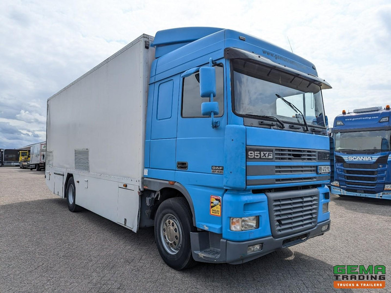 DAF XF95.430 4x2 Spacecab Euro2 - Retarder - Geslotenbak 7.7m - Handgeschakeld - Vangmuil - Umpikori kuorma-auto: kuva DAF XF95.430 4x2 Spacecab Euro2 - Retarder - Geslotenbak 7.7m - Handgeschakeld - Vangmuil - Umpikori kuorma-auto DAF XF95.430 4x2 Spacecab Euro2 - Retarder - Geslotenbak 7.7m - Handgeschakeld - Vangmuil - Umpikori kuorma-auto: kuva DAF XF95.430 4x2 Spacecab Euro2 - Retarder - Geslotenbak 7.7m - Handgeschakeld - Vangmuil - Umpikori kuorma-auto