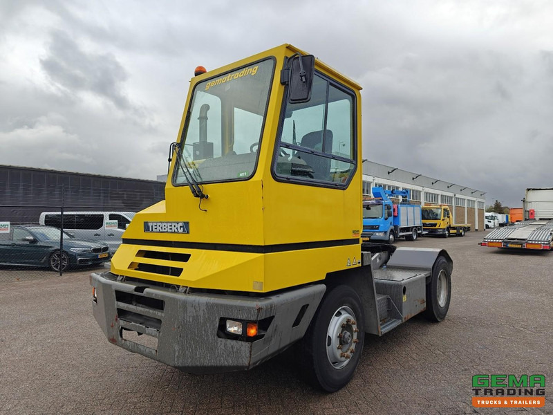 Terberg YT180 Schotel 25T - Naafreductie - Cummins - Landbouw Kenteken 40km/h - Terminaalitraktori: kuva Terberg YT180 Schotel 25T - Naafreductie - Cummins - Landbouw Kenteken 40km/h - Terminaalitraktori Terberg YT180 Schotel 25T - Naafreductie - Cummins - Landbouw Kenteken 40km/h - Terminaalitraktori: kuva Terberg YT180 Schotel 25T - Naafreductie - Cummins - Landbouw Kenteken 40km/h - Terminaalitraktori