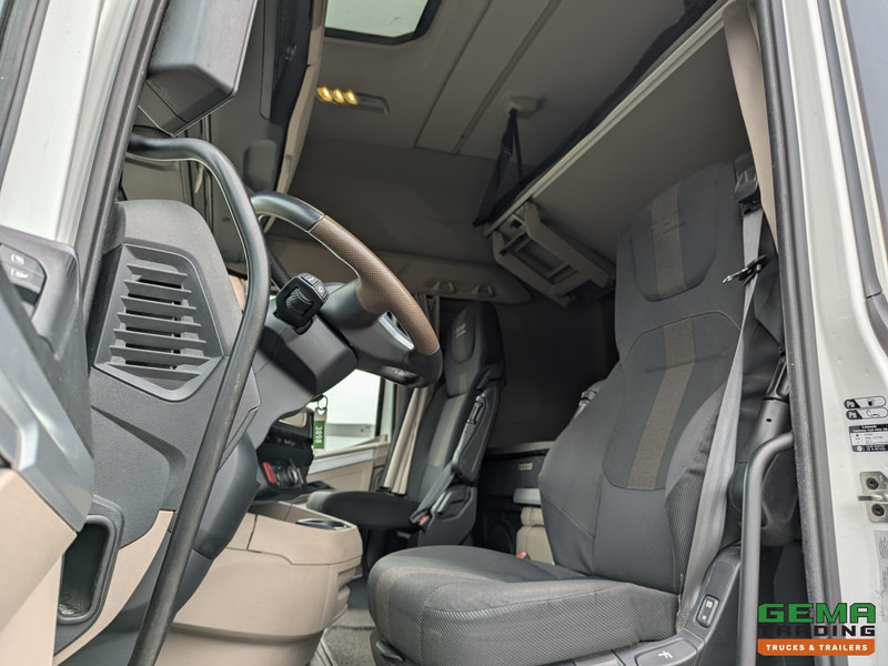 DAF XG+ 4x2 Euro6E - MEGA/Lowdeck - Retarder - Dubbele tanks - MirrorCam - 3 DVS StarRating - Vetopöytäauto: kuva DAF XG+ 4x2 Euro6E - MEGA/Lowdeck - Retarder - Dubbele tanks - MirrorCam - 3 DVS StarRating - Vetopöytäauto DAF XG+ 4x2 Euro6E - MEGA/Lowdeck - Retarder - Dubbele tanks - MirrorCam - 3 DVS StarRating - Vetopöytäauto: kuva DAF XG+ 4x2 Euro6E - MEGA/Lowdeck - Retarder - Dubbele tanks - MirrorCam - 3 DVS StarRating - Vetopöytäauto