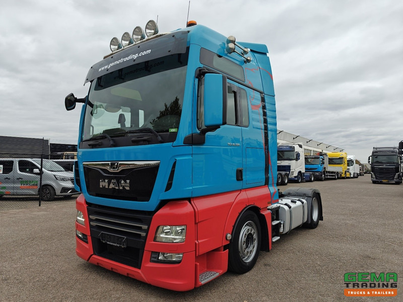 MAN TGX 18.500 4x2 XXL Euro6 - MEGA - Retarder - Dubbele Tanks - Standairco - KoffieMachine - Vetopöytäauto: kuva MAN TGX 18.500 4x2 XXL Euro6 - MEGA - Retarder - Dubbele Tanks - Standairco - KoffieMachine - Vetopöytäauto MAN TGX 18.500 4x2 XXL Euro6 - MEGA - Retarder - Dubbele Tanks - Standairco - KoffieMachine - Vetopöytäauto: kuva MAN TGX 18.500 4x2 XXL Euro6 - MEGA - Retarder - Dubbele Tanks - Standairco - KoffieMachine - Vetopöytäauto
