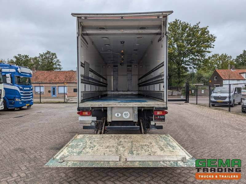 Volvo FM330 4x2 Daycab Euro5 KuikenBak 8.2m + Webasto Heater + Dhollandia 2000KG - Eläinten kuljetus kuorma-auto: kuva Volvo FM330 4x2 Daycab Euro5 KuikenBak 8.2m + Webasto Heater + Dhollandia 2000KG - Eläinten kuljetus kuorma-auto Volvo FM330 4x2 Daycab Euro5 KuikenBak 8.2m + Webasto Heater + Dhollandia 2000KG - Eläinten kuljetus kuorma-auto: kuva Volvo FM330 4x2 Daycab Euro5 KuikenBak 8.2m + Webasto Heater + Dhollandia 2000KG - Eläinten kuljetus kuorma-auto