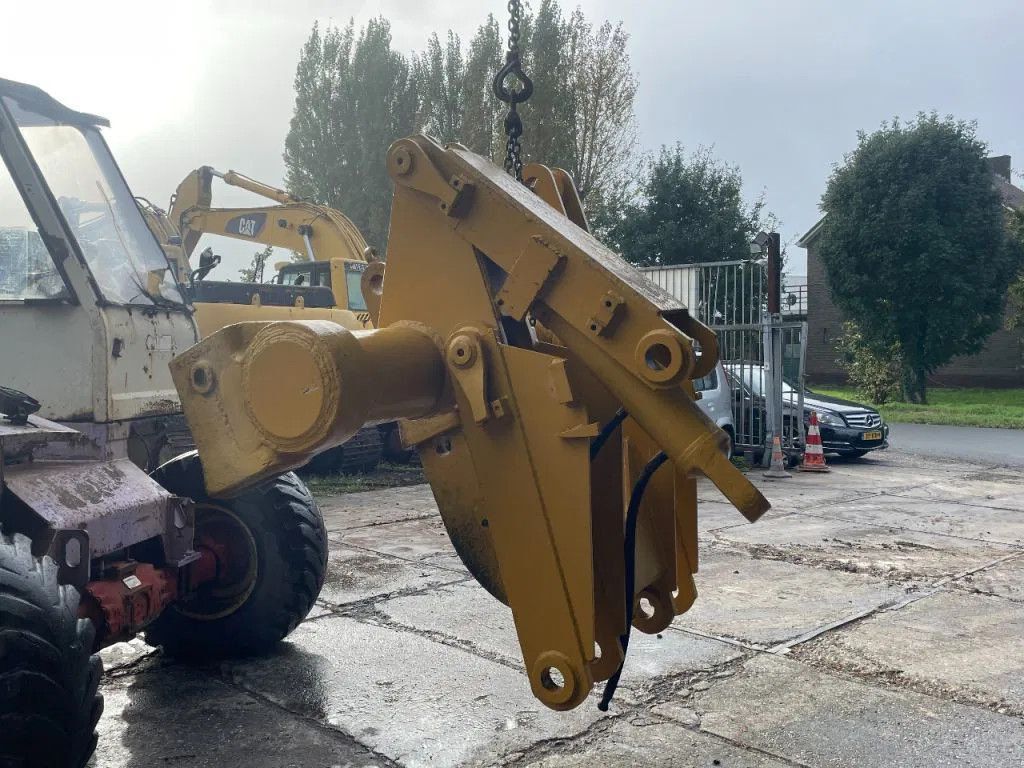 CAT Caterpillar Ripper compatible with D7R and D7H R CAT Ripper compatible with D7R and D7H Ripper compat - Repijä - Rakennuskoneet: kuva CAT Caterpillar Ripper compatible with D7R and D7H R CAT Ripper compatible with D7R and D7H Ripper compat - Repijä - Rakennuskoneet CAT Caterpillar Ripper compatible with D7R and D7H R CAT Ripper compatible with D7R and D7H Ripper compat - Repijä - Rakennuskoneet: kuva CAT Caterpillar Ripper compatible with D7R and D7H R CAT Ripper compatible with D7R and D7H Ripper compat - Repijä - Rakennuskoneet