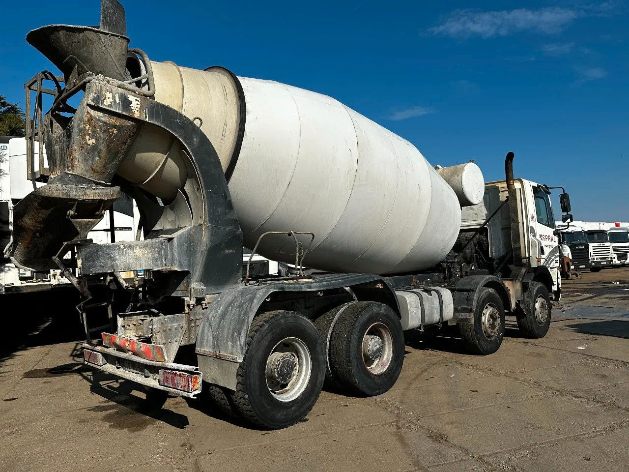 DAF CF 85.430 8X4 9m3 Mixer Spring/Spring ZF Manual - Betoniauto: kuva DAF CF 85.430 8X4 9m3 Mixer Spring/Spring ZF Manual - Betoniauto DAF CF 85.430 8X4 9m3 Mixer Spring/Spring ZF Manual - Betoniauto: kuva DAF CF 85.430 8X4 9m3 Mixer Spring/Spring ZF Manual - Betoniauto