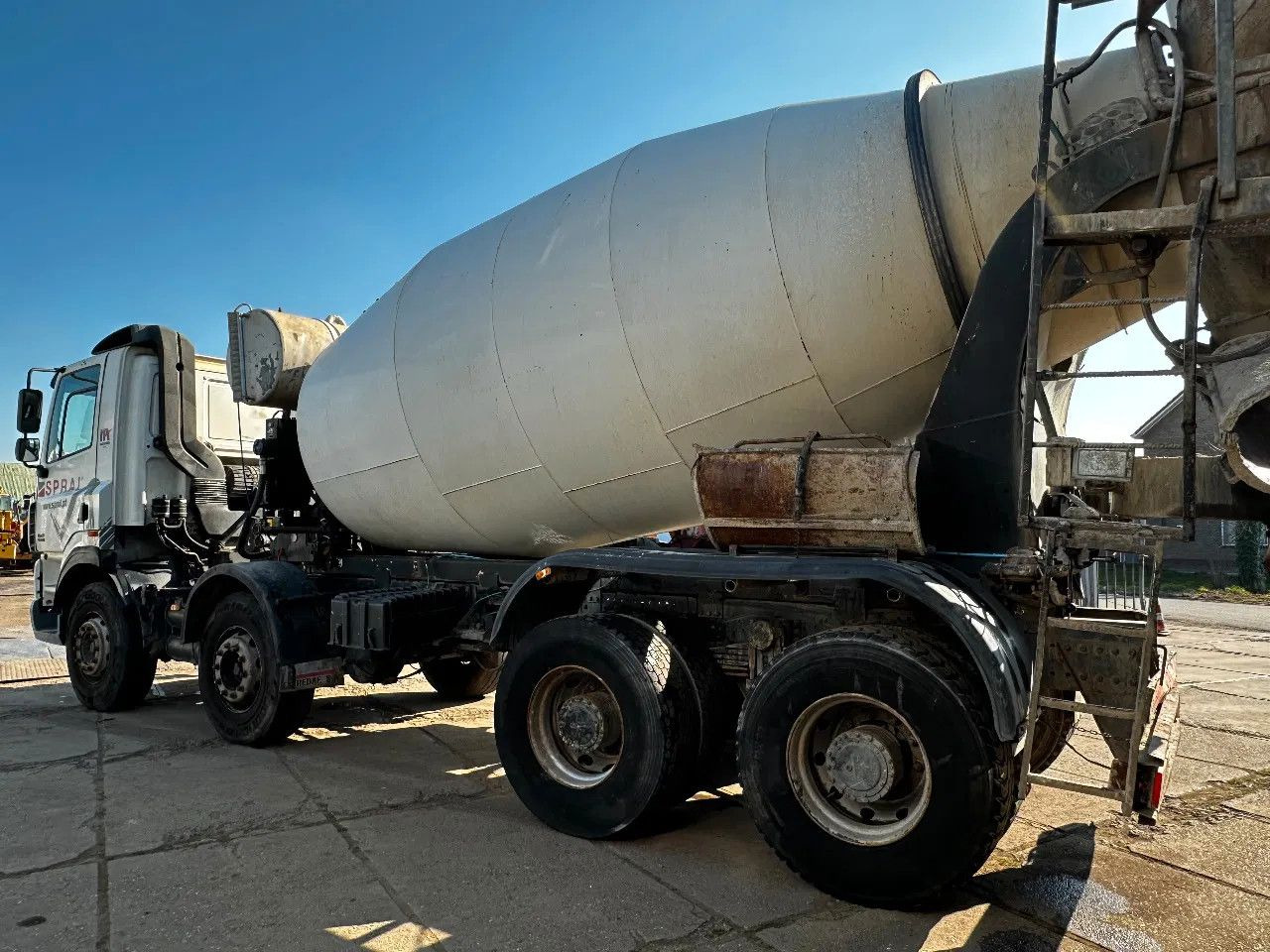 DAF CF 85.430 8X4 9m3 Mixer Spring/Spring ZF Manual - Betoniauto: kuva DAF CF 85.430 8X4 9m3 Mixer Spring/Spring ZF Manual - Betoniauto DAF CF 85.430 8X4 9m3 Mixer Spring/Spring ZF Manual - Betoniauto: kuva DAF CF 85.430 8X4 9m3 Mixer Spring/Spring ZF Manual - Betoniauto