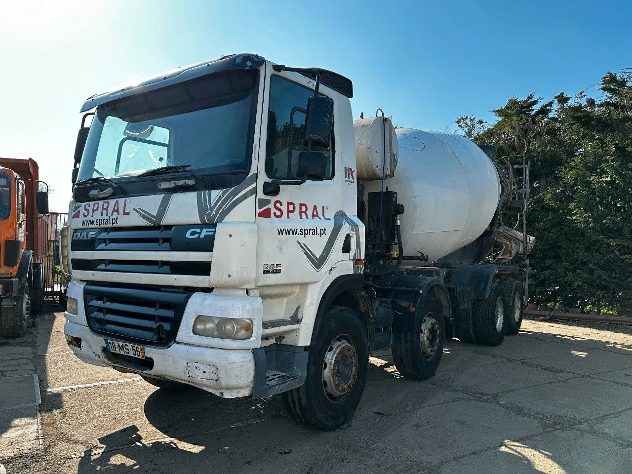 DAF CF 85.430 8X4 9m3 Mixer Spring/Spring ZF Manual - Betoniauto: kuva DAF CF 85.430 8X4 9m3 Mixer Spring/Spring ZF Manual - Betoniauto DAF CF 85.430 8X4 9m3 Mixer Spring/Spring ZF Manual - Betoniauto: kuva DAF CF 85.430 8X4 9m3 Mixer Spring/Spring ZF Manual - Betoniauto