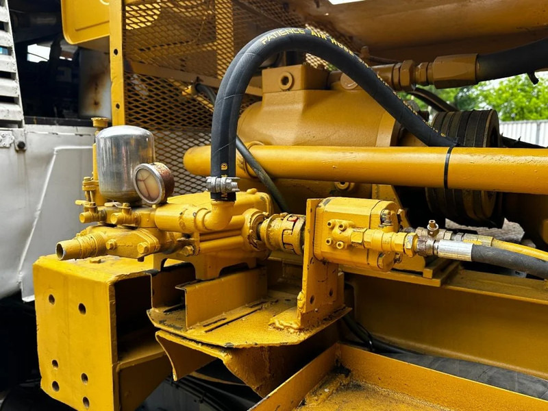 Porakone Mercedes-Benz 2028 4X4 DRILLING RIG WIRTH 250M IR AIR COMPRESSOR: kuva Porakone Mercedes-Benz 2028 4X4 DRILLING RIG WIRTH 250M IR AIR COMPRESSOR
