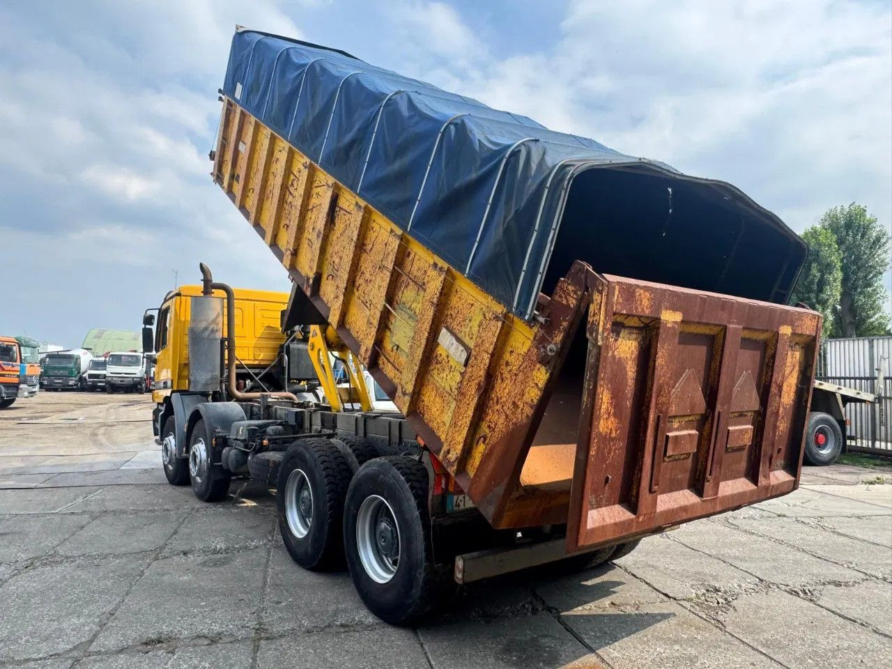 Mercedes-Benz Actros 3235 V6 8X4 Tipper Spring/Spring Manual G - Kippiauto kuorma-auto: kuva Mercedes-Benz Actros 3235 V6 8X4 Tipper Spring/Spring Manual G - Kippiauto kuorma-auto Mercedes-Benz Actros 3235 V6 8X4 Tipper Spring/Spring Manual G - Kippiauto kuorma-auto: kuva Mercedes-Benz Actros 3235 V6 8X4 Tipper Spring/Spring Manual G - Kippiauto kuorma-auto
