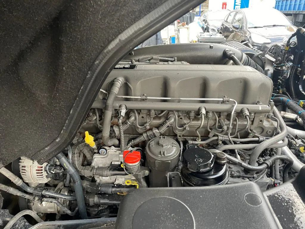 Vetopöytäauto DAF XF 460 4X2 Tractor-unit Spring/Air Retarder: kuva Vetopöytäauto DAF XF 460 4X2 Tractor-unit Spring/Air Retarder