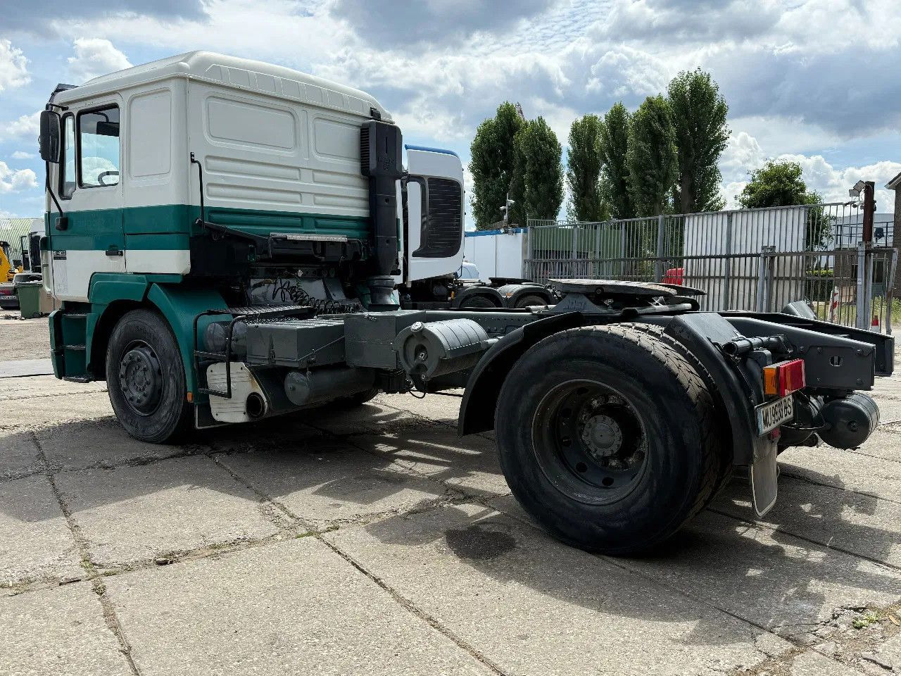 MAN 19.403 4X2 Tractor-unit Spring/Air ZF Manual Gea - Vetopöytäauto: kuva MAN 19.403 4X2 Tractor-unit Spring/Air ZF Manual Gea - Vetopöytäauto MAN 19.403 4X2 Tractor-unit Spring/Air ZF Manual Gea - Vetopöytäauto: kuva MAN 19.403 4X2 Tractor-unit Spring/Air ZF Manual Gea - Vetopöytäauto