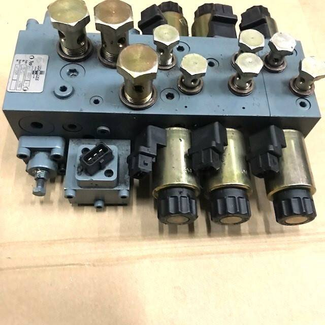 Hydraulic block for Caterpillar - Hydrauliventtiili - Materiaalinkäsittely: kuva Hydraulic block for Caterpillar - Hydrauliventtiili - Materiaalinkäsittely Hydraulic block for Caterpillar - Hydrauliventtiili - Materiaalinkäsittely: kuva Hydraulic block for Caterpillar - Hydrauliventtiili - Materiaalinkäsittely