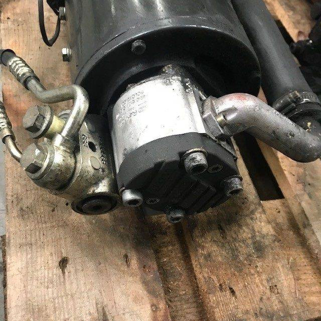 Hydraulic motor for Linde series 335-02 - Hydraulimoottori - Materiaalinkäsittely: kuva Hydraulic motor for Linde series 335-02 - Hydraulimoottori - Materiaalinkäsittely Hydraulic motor for Linde series 335-02 - Hydraulimoottori - Materiaalinkäsittely: kuva Hydraulic motor for Linde series 335-02 - Hydraulimoottori - Materiaalinkäsittely