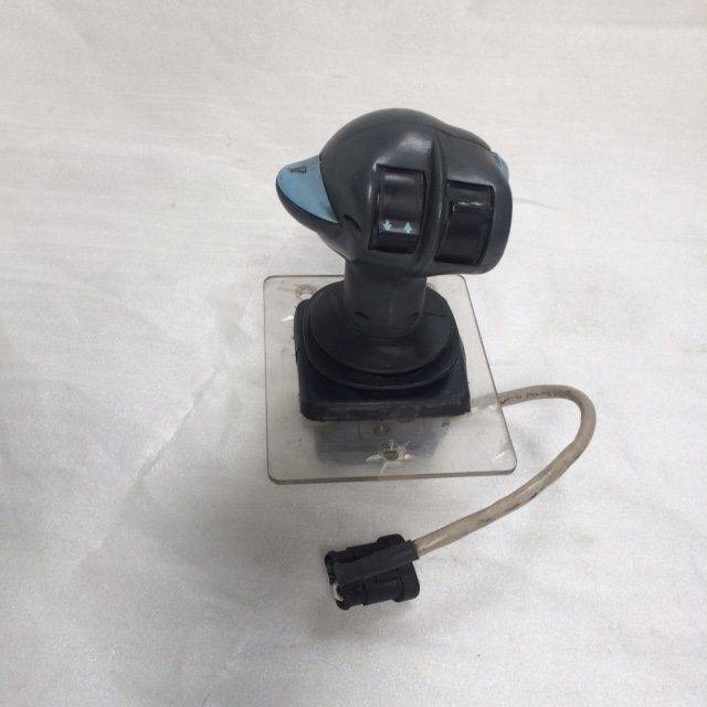 Joystick for Hyster - Sähköjärjestelmä - Materiaalinkäsittely: kuva Joystick for Hyster - Sähköjärjestelmä - Materiaalinkäsittely Joystick for Hyster - Sähköjärjestelmä - Materiaalinkäsittely: kuva Joystick for Hyster - Sähköjärjestelmä - Materiaalinkäsittely