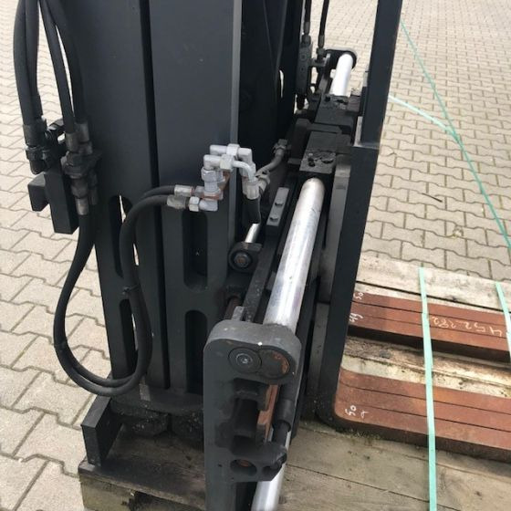 Kaup Triple pallet Handler with Pantograph - Haarukka - Materiaalinkäsittely: kuva Kaup Triple pallet Handler with Pantograph - Haarukka - Materiaalinkäsittely Kaup Triple pallet Handler with Pantograph - Haarukka - Materiaalinkäsittely: kuva Kaup Triple pallet Handler with Pantograph - Haarukka - Materiaalinkäsittely