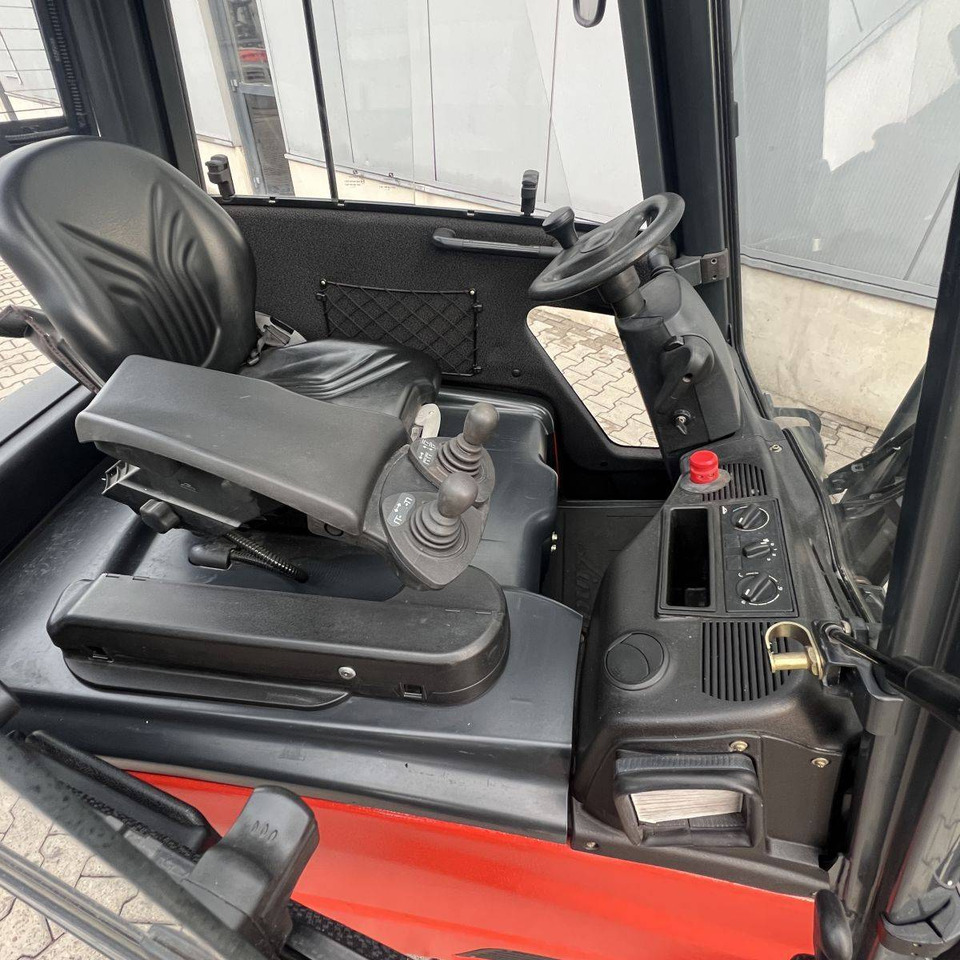 Linde E20PH (386) - Sähkötrukki: kuva Linde E20PH (386) - Sähkötrukki Linde E20PH (386) - Sähkötrukki: kuva Linde E20PH (386) - Sähkötrukki