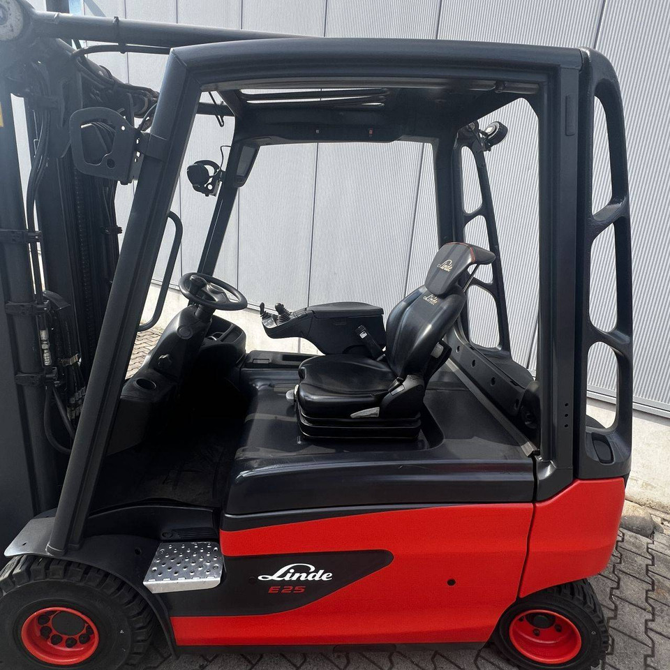 Linde E25L (387) - Sähkötrukki: kuva Linde E25L (387) - Sähkötrukki Linde E25L (387) - Sähkötrukki: kuva Linde E25L (387) - Sähkötrukki