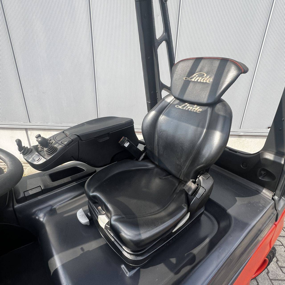 Linde E25L (387) - Sähkötrukki: kuva Linde E25L (387) - Sähkötrukki Linde E25L (387) - Sähkötrukki: kuva Linde E25L (387) - Sähkötrukki
