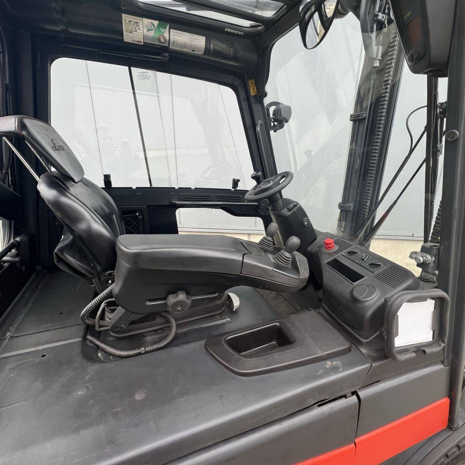 Linde E30/600 HL (387) - Sähkötrukki: kuva Linde E30/600 HL (387) - Sähkötrukki Linde E30/600 HL (387) - Sähkötrukki: kuva Linde E30/600 HL (387) - Sähkötrukki