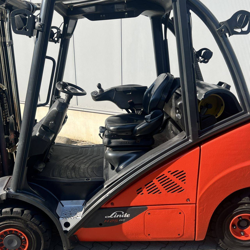 Linde H25T (392) EVO - Kaasutrukki: kuva Linde H25T (392) EVO - Kaasutrukki Linde H25T (392) EVO - Kaasutrukki: kuva Linde H25T (392) EVO - Kaasutrukki