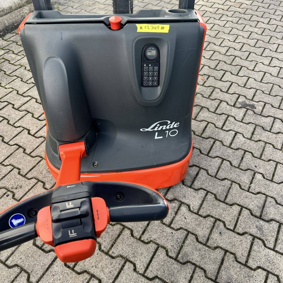 Linde L10 (1172) - Pinoamistrukki: kuva  Linde L10 (1172) - Pinoamistrukki Linde L10 (1172) - Pinoamistrukki: kuva  Linde L10 (1172) - Pinoamistrukki
