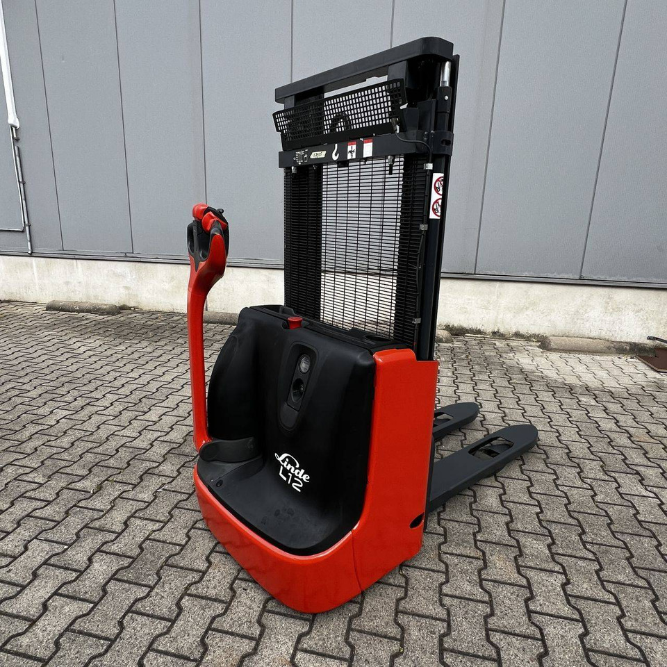 Linde L12 (1172) - Pinoamistrukki: kuva Linde L12 (1172) - Pinoamistrukki Linde L12 (1172) - Pinoamistrukki: kuva Linde L12 (1172) - Pinoamistrukki