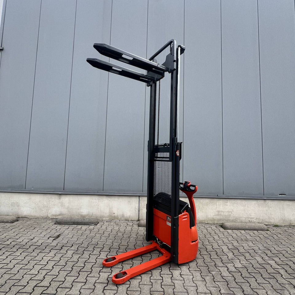 Linde L12 (379) - Pinoamistrukki: kuva Linde L12 (379) - Pinoamistrukki Linde L12 (379) - Pinoamistrukki: kuva Linde L12 (379) - Pinoamistrukki