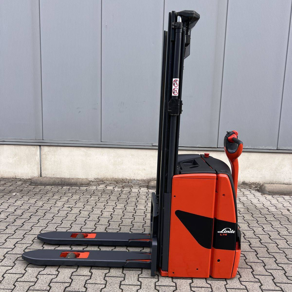 Linde L14 (1173) - Pinoamistrukki: kuva Linde L14 (1173) - Pinoamistrukki Linde L14 (1173) - Pinoamistrukki: kuva Linde L14 (1173) - Pinoamistrukki