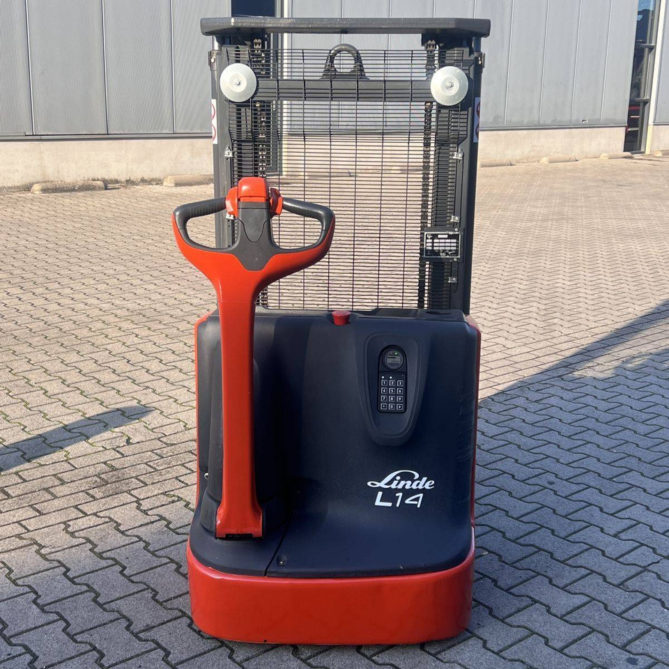 Linde L14C (1169) - Pinoamistrukki: kuva Linde L14C (1169) - Pinoamistrukki Linde L14C (1169) - Pinoamistrukki: kuva Linde L14C (1169) - Pinoamistrukki