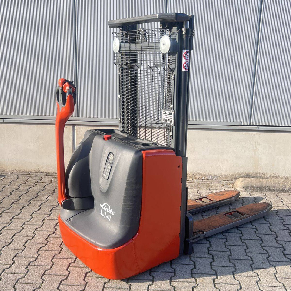 Linde L14C (1169) - Pinoamistrukki: kuva Linde L14C (1169) - Pinoamistrukki Linde L14C (1169) - Pinoamistrukki: kuva Linde L14C (1169) - Pinoamistrukki