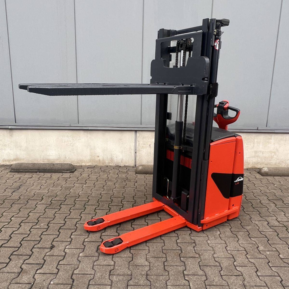 Linde L16 (1173) - Pinoamistrukki: kuva  Linde L16 (1173) - Pinoamistrukki Linde L16 (1173) - Pinoamistrukki: kuva  Linde L16 (1173) - Pinoamistrukki