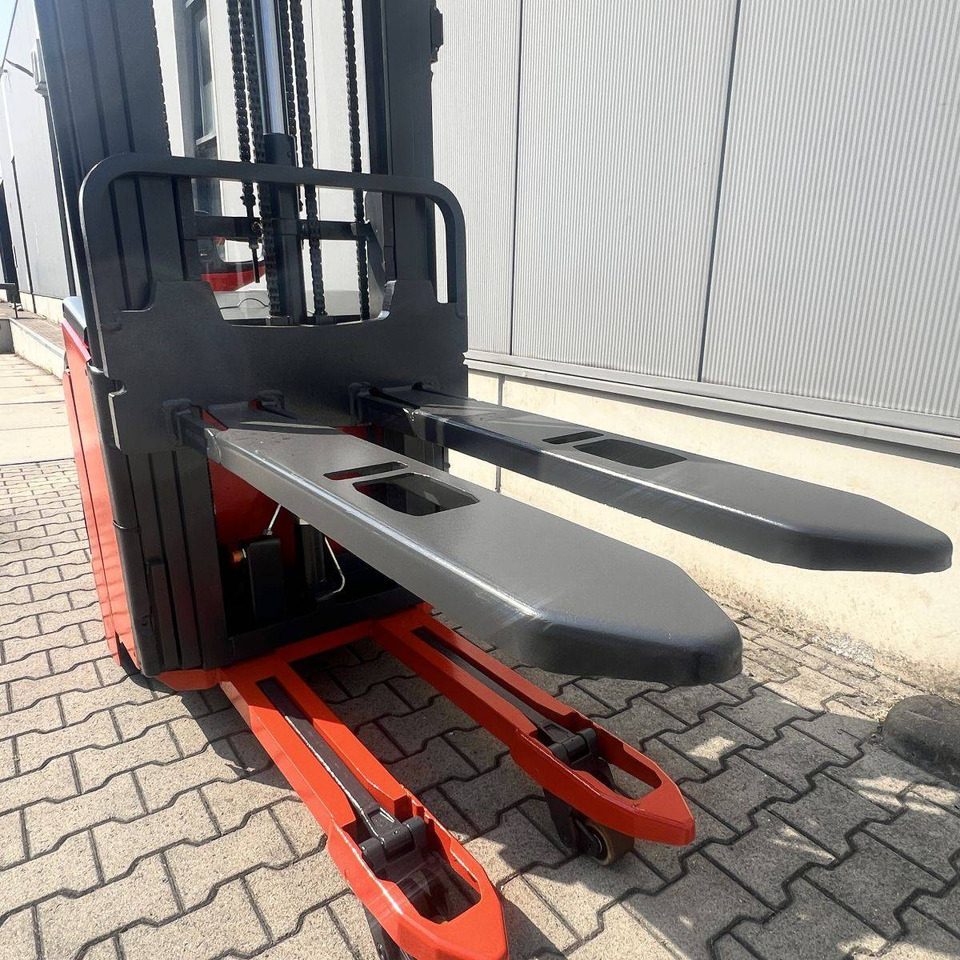 Linde L16i (372) - Pinoamistrukki: kuva Linde L16i (372) - Pinoamistrukki Linde L16i (372) - Pinoamistrukki: kuva Linde L16i (372) - Pinoamistrukki