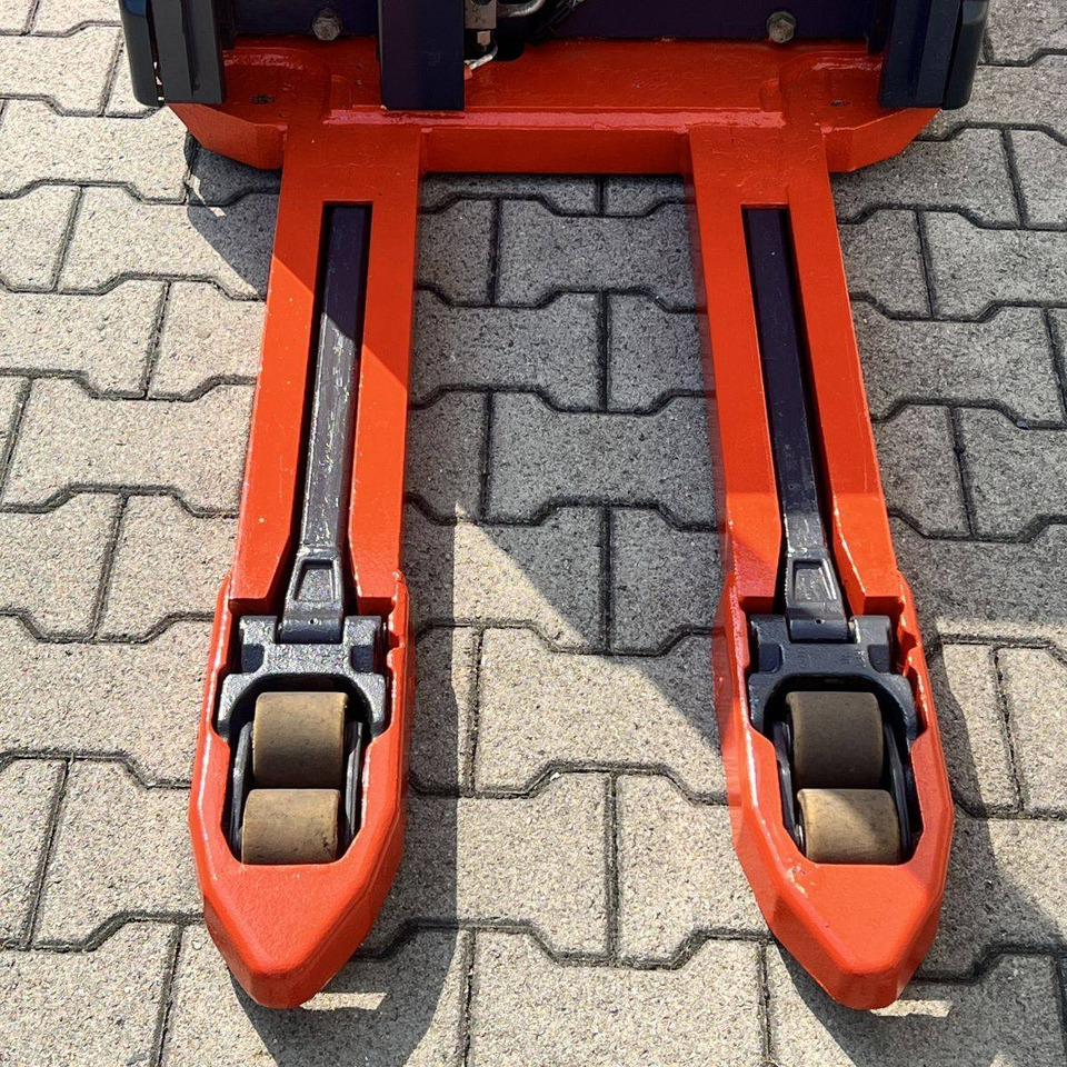 Linde L16i (372) - Pinoamistrukki: kuva Linde L16i (372) - Pinoamistrukki Linde L16i (372) - Pinoamistrukki: kuva Linde L16i (372) - Pinoamistrukki