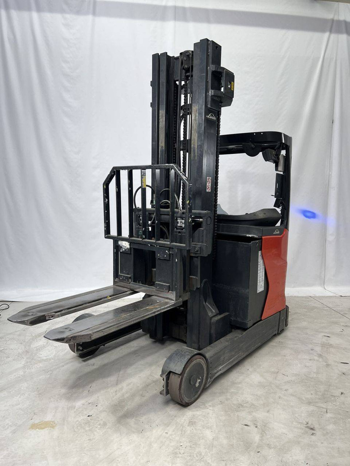 Linde R20 HD (1120) - Työntömastotrukki: kuva Linde R20 HD (1120) - Työntömastotrukki Linde R20 HD (1120) - Työntömastotrukki: kuva Linde R20 HD (1120) - Työntömastotrukki