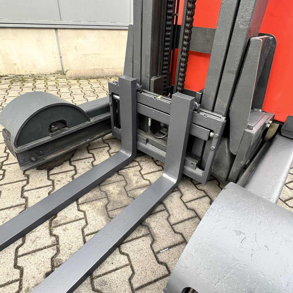 Linde R20G-12 (115) - Työntömastotrukki: kuva Linde R20G-12 (115) - Työntömastotrukki Linde R20G-12 (115) - Työntömastotrukki: kuva Linde R20G-12 (115) - Työntömastotrukki