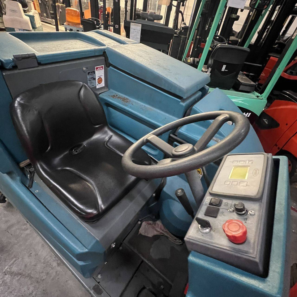 Tennant 7300 Fast - Yhdistelmäkone: kuva Tennant 7300 Fast - Yhdistelmäkone Tennant 7300 Fast - Yhdistelmäkone: kuva Tennant 7300 Fast - Yhdistelmäkone