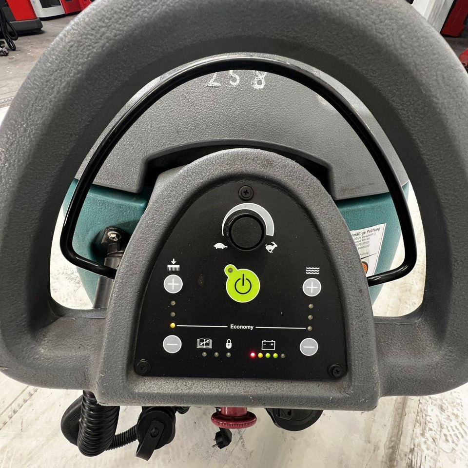 Tennant T5 - Yhdistelmäkone: kuva Tennant T5 - Yhdistelmäkone Tennant T5 - Yhdistelmäkone: kuva Tennant T5 - Yhdistelmäkone