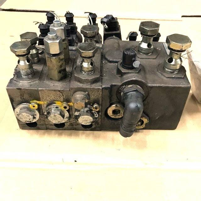 Valve Block for Still R60-30,R60-35, R60-40, R60-45, R60-50 - Hydrauliventtiili - Materiaalinkäsittely: kuva Valve Block for Still R60-30,R60-35, R60-40, R60-45, R60-50 - Hydrauliventtiili - Materiaalinkäsittely Valve Block for Still R60-30,R60-35, R60-40, R60-45, R60-50 - Hydrauliventtiili - Materiaalinkäsittely: kuva Valve Block for Still R60-30,R60-35, R60-40, R60-45, R60-50 - Hydrauliventtiili - Materiaalinkäsittely
