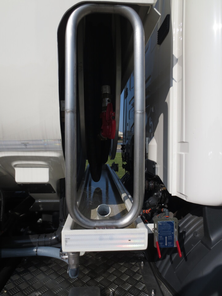 SCANIA G370 - Säiliöauto: kuva SCANIA G370 - Säiliöauto SCANIA G370 - Säiliöauto: kuva SCANIA G370 - Säiliöauto