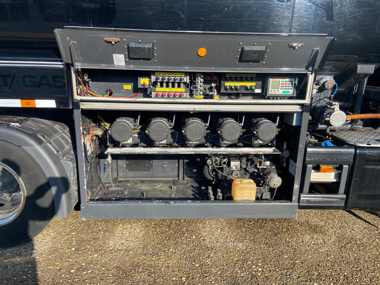 SCANIA P410 - Säiliöauto: kuva SCANIA P410 - Säiliöauto SCANIA P410 - Säiliöauto: kuva SCANIA P410 - Säiliöauto