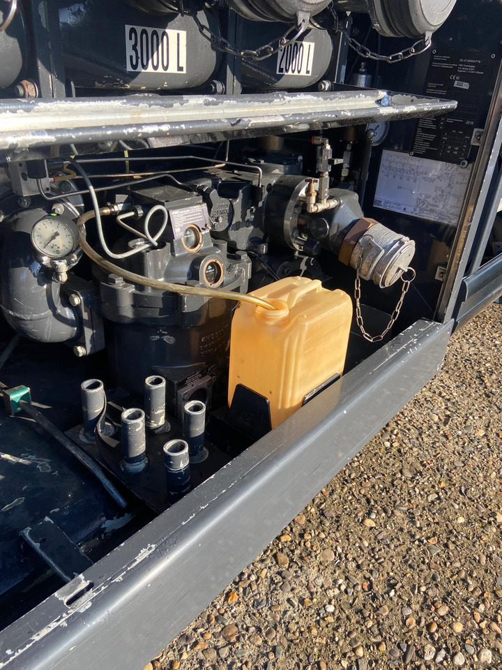 SCANIA P410 - Säiliöauto: kuva SCANIA P410 - Säiliöauto SCANIA P410 - Säiliöauto: kuva SCANIA P410 - Säiliöauto