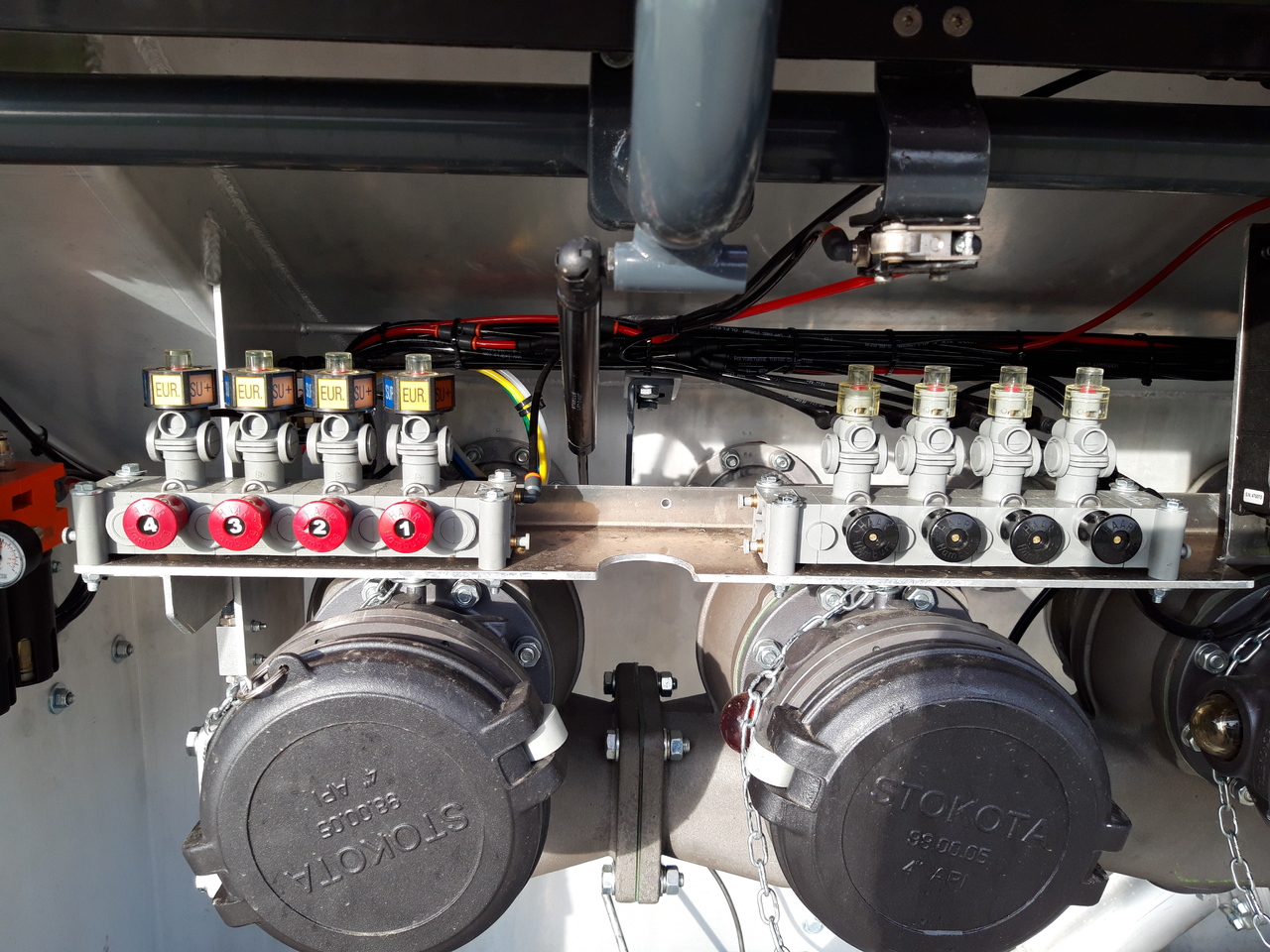 VOLVO FM - Säiliöauto: kuva VOLVO FM - Säiliöauto VOLVO FM - Säiliöauto: kuva VOLVO FM - Säiliöauto