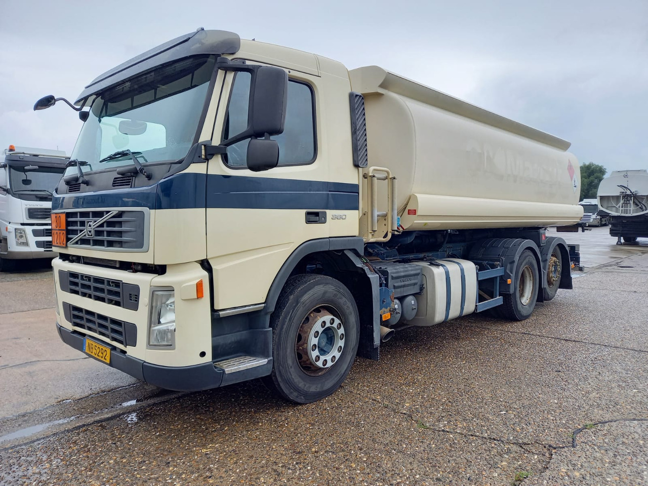 VOLVO FM (lot of 3) - Säiliöauto: kuva VOLVO FM (lot of 3) - Säiliöauto VOLVO FM (lot of 3) - Säiliöauto: kuva VOLVO FM (lot of 3) - Säiliöauto