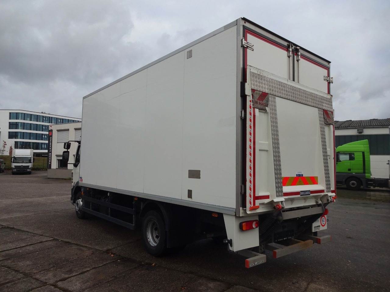 DAF LF 220, 16 T, LBW, Türen, Klima, Automat, Kamera - Refrigeraattori kuorma-auto: kuva DAF LF 220, 16 T, LBW, Türen, Klima, Automat, Kamera - Refrigeraattori kuorma-auto DAF LF 220, 16 T, LBW, Türen, Klima, Automat, Kamera - Refrigeraattori kuorma-auto: kuva DAF LF 220, 16 T, LBW, Türen, Klima, Automat, Kamera - Refrigeraattori kuorma-auto