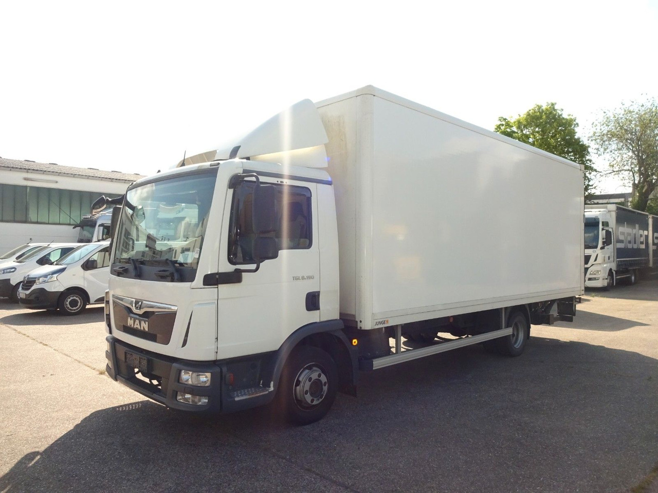 MAN TGL 8.190, LBW, Luft, Tempomat, Standheizung - Jakeluauto: kuva MAN TGL 8.190, LBW, Luft, Tempomat, Standheizung - Jakeluauto MAN TGL 8.190, LBW, Luft, Tempomat, Standheizung - Jakeluauto: kuva MAN TGL 8.190, LBW, Luft, Tempomat, Standheizung - Jakeluauto