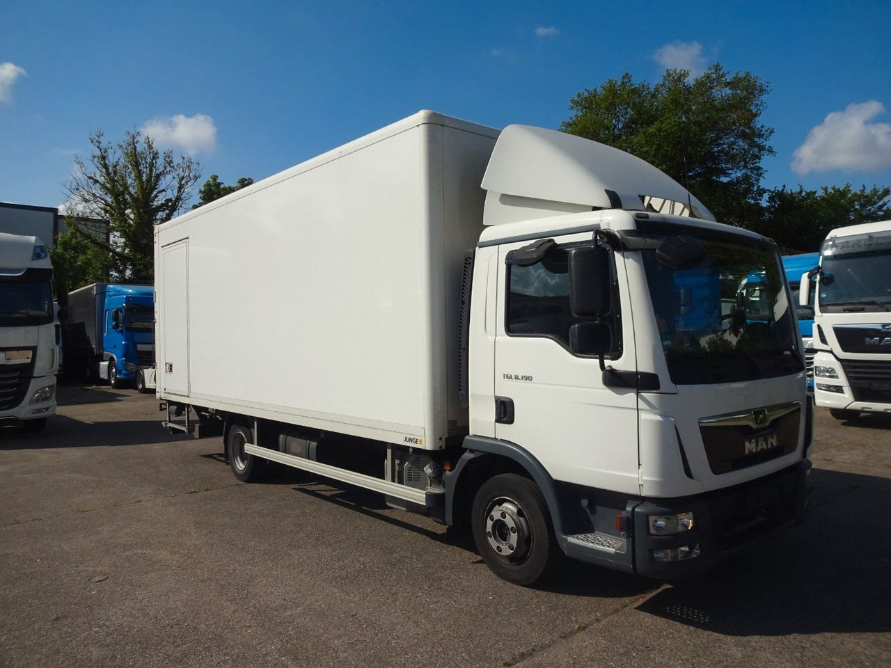 MAN TGL 8.190, LBW, Luft, Tempomat, Standheizung - Jakeluauto: kuva MAN TGL 8.190, LBW, Luft, Tempomat, Standheizung - Jakeluauto MAN TGL 8.190, LBW, Luft, Tempomat, Standheizung - Jakeluauto: kuva MAN TGL 8.190, LBW, Luft, Tempomat, Standheizung - Jakeluauto