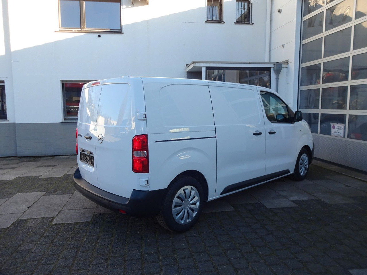 Leasing  Opel 50 x Vivaro Kasten, L1H1, Klima, PDC Opel 50 x Vivaro Kasten, L1H1, Klima, PDC: kuva Leasing  Opel 50 x Vivaro Kasten, L1H1, Klima, PDC Opel 50 x Vivaro Kasten, L1H1, Klima, PDC