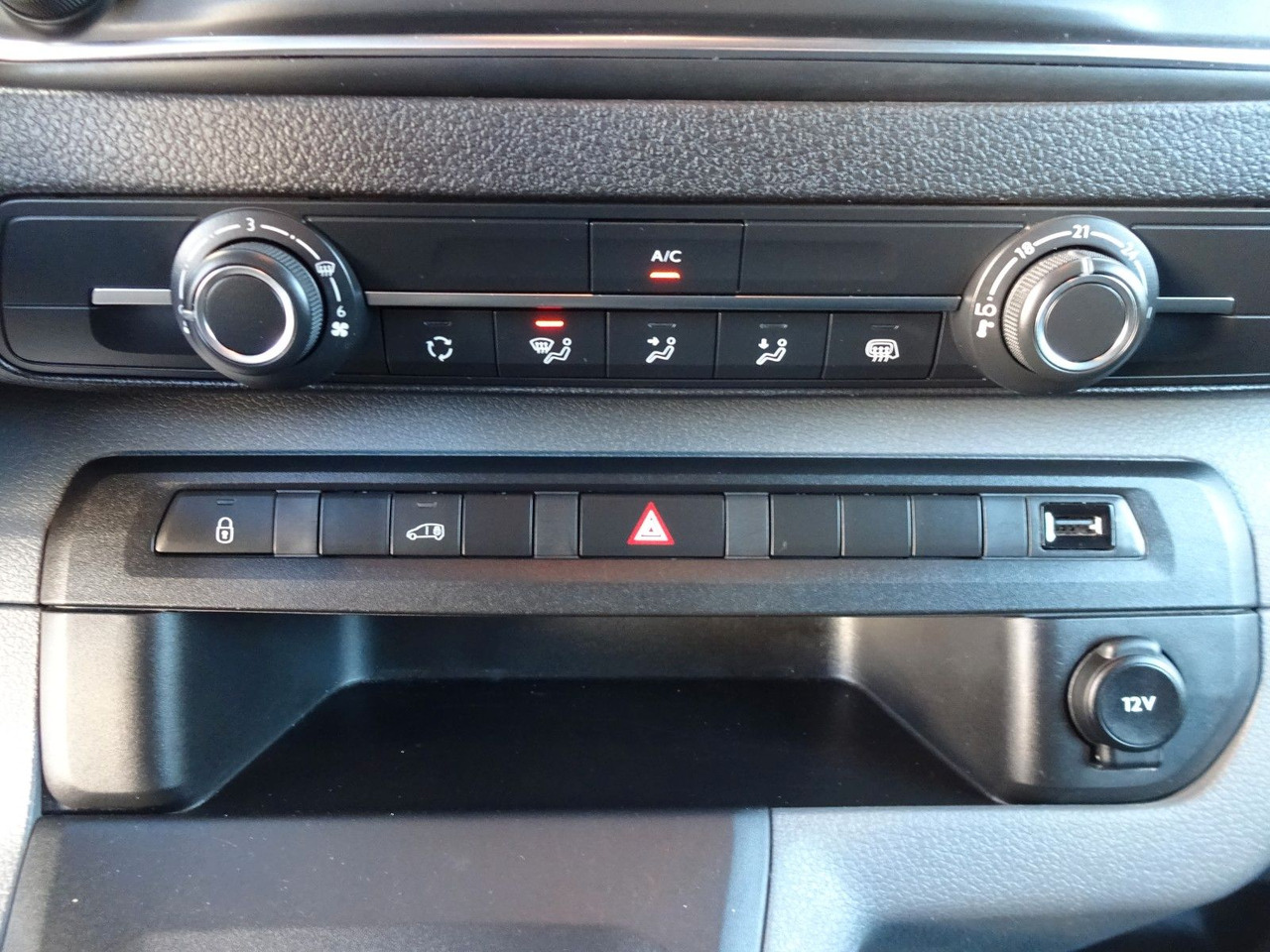 Leasing  Opel 50 x Vivaro Kasten, L1H1, Klima, PDC Opel 50 x Vivaro Kasten, L1H1, Klima, PDC: kuva Leasing  Opel 50 x Vivaro Kasten, L1H1, Klima, PDC Opel 50 x Vivaro Kasten, L1H1, Klima, PDC